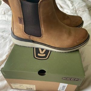Keen Chelsey slip-on boots